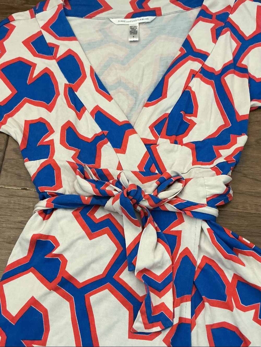 Diane Von Furstenberg Women’s 6 Toby Blue, White & Red Geometric Wrap Dress - Picture 5 of 9